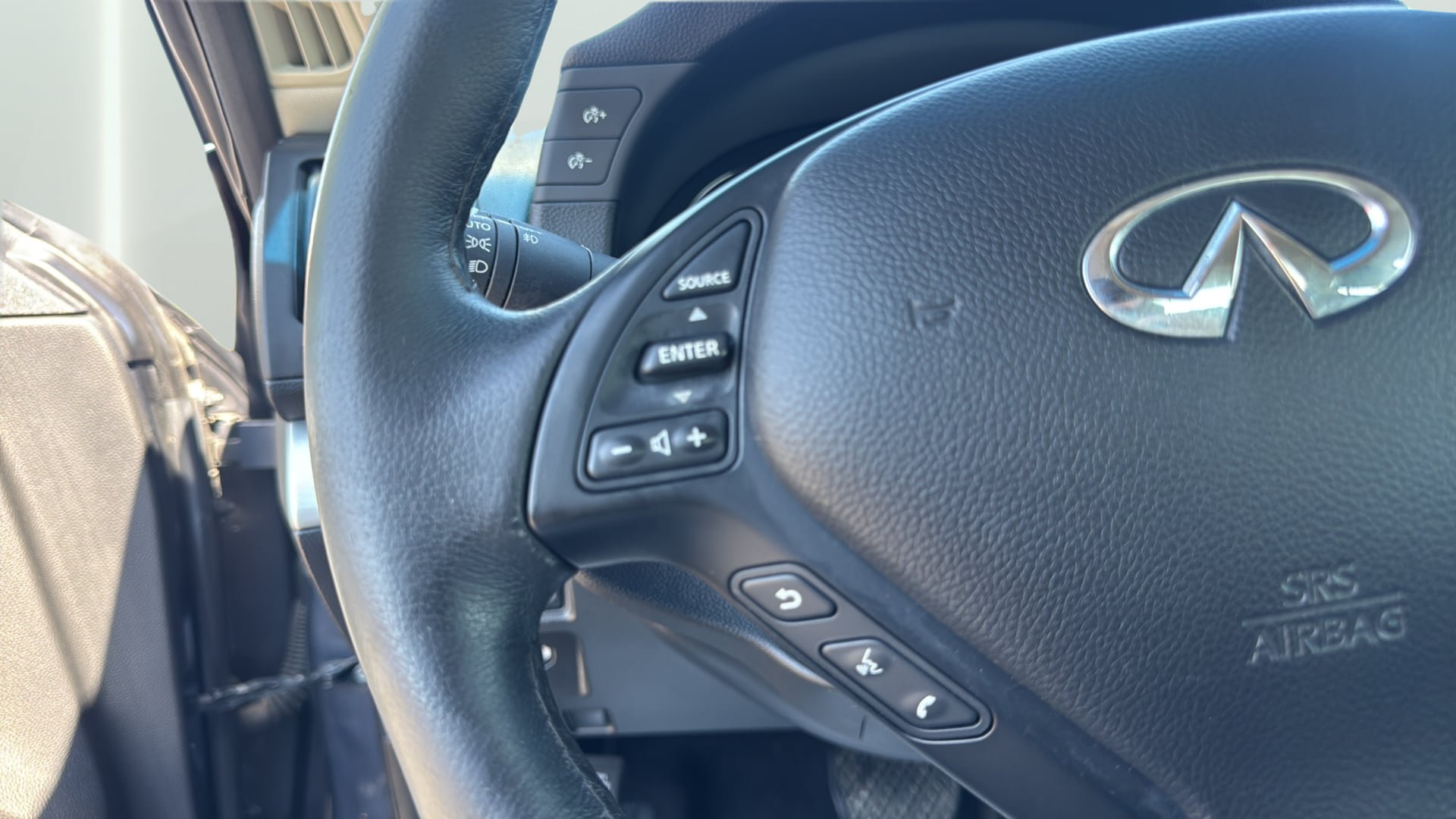 Used 2015 INFINITI Q60 AWD Coupe w/ Premium Package image 27