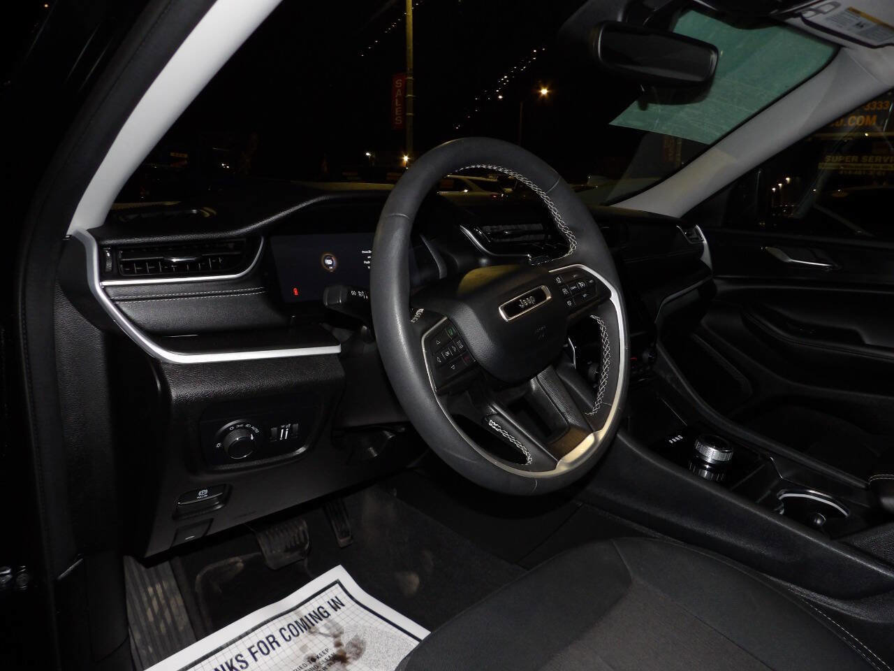 Used 2023 Jeep Grand Cherokee Laredo image 10