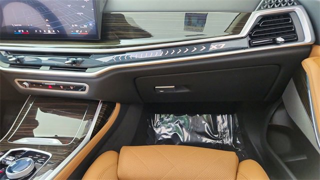 Used 2025 BMW X7 xDrive40i w/ Executive Package image 41