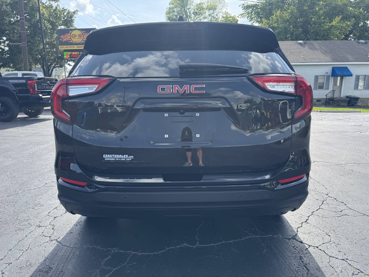 Used 2023 GMC Terrain SLT w/ Tech Package FWD image 5