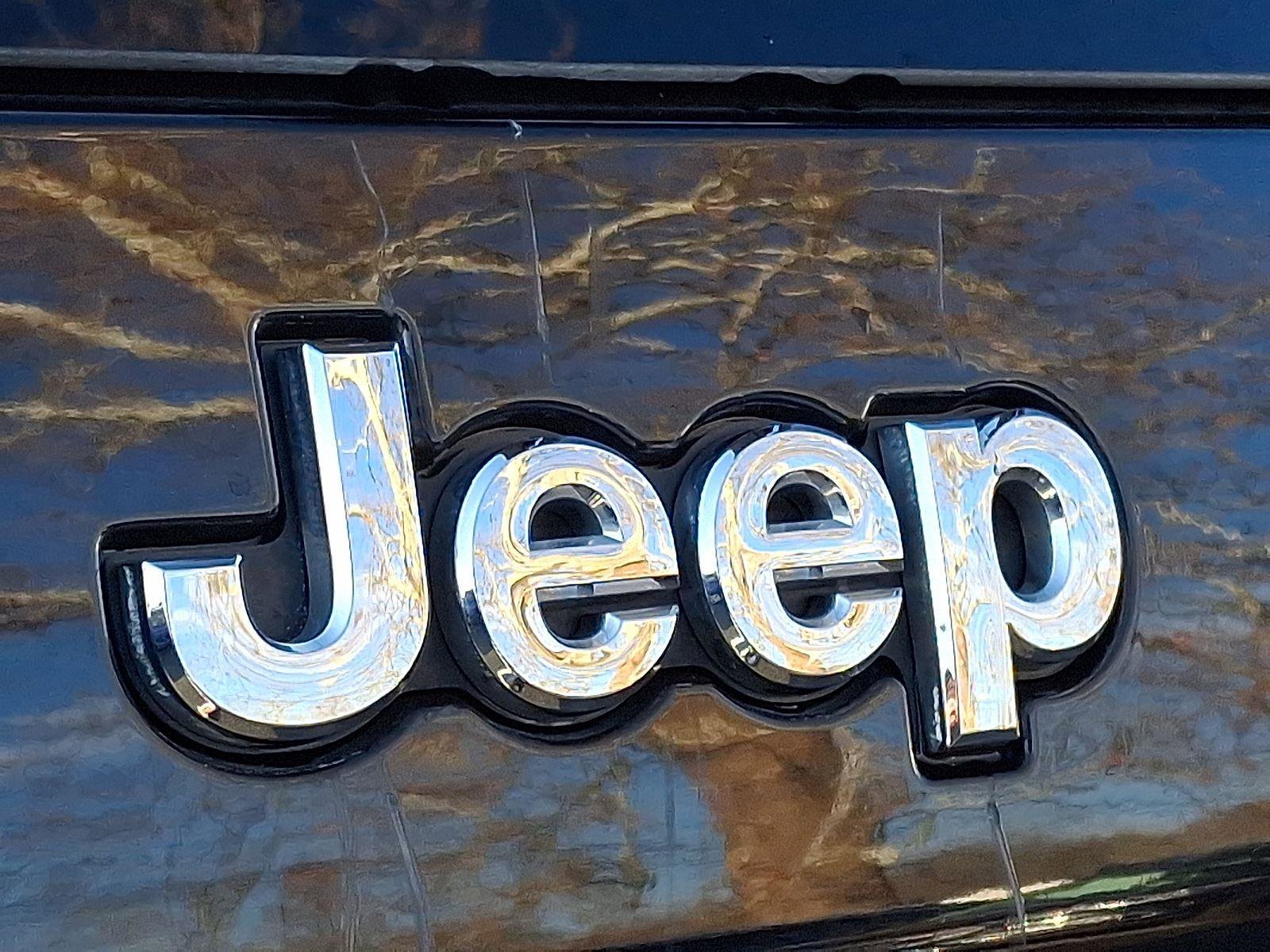 Used 2019 Jeep Cherokee Latitude w/ Cold Weather Group image 30