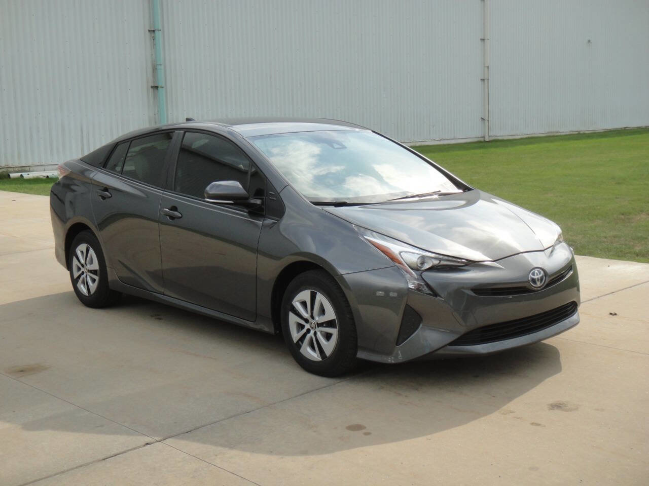 Used 2017 Toyota Prius Four Touring image 4