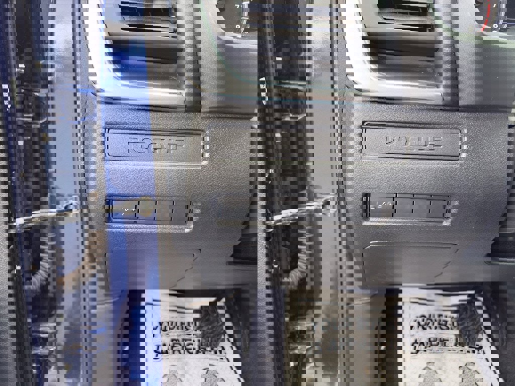 Used 2023 Nissan Rogue S image 10