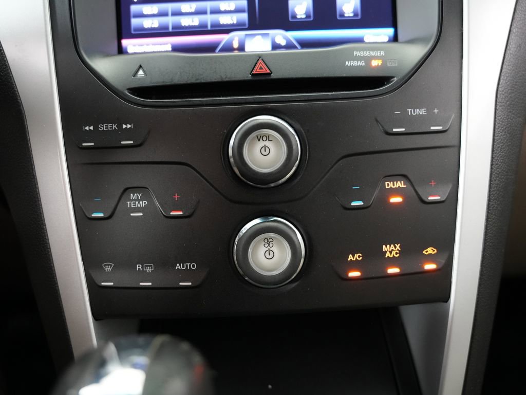 Used 2013 Ford Explorer XLT image 23