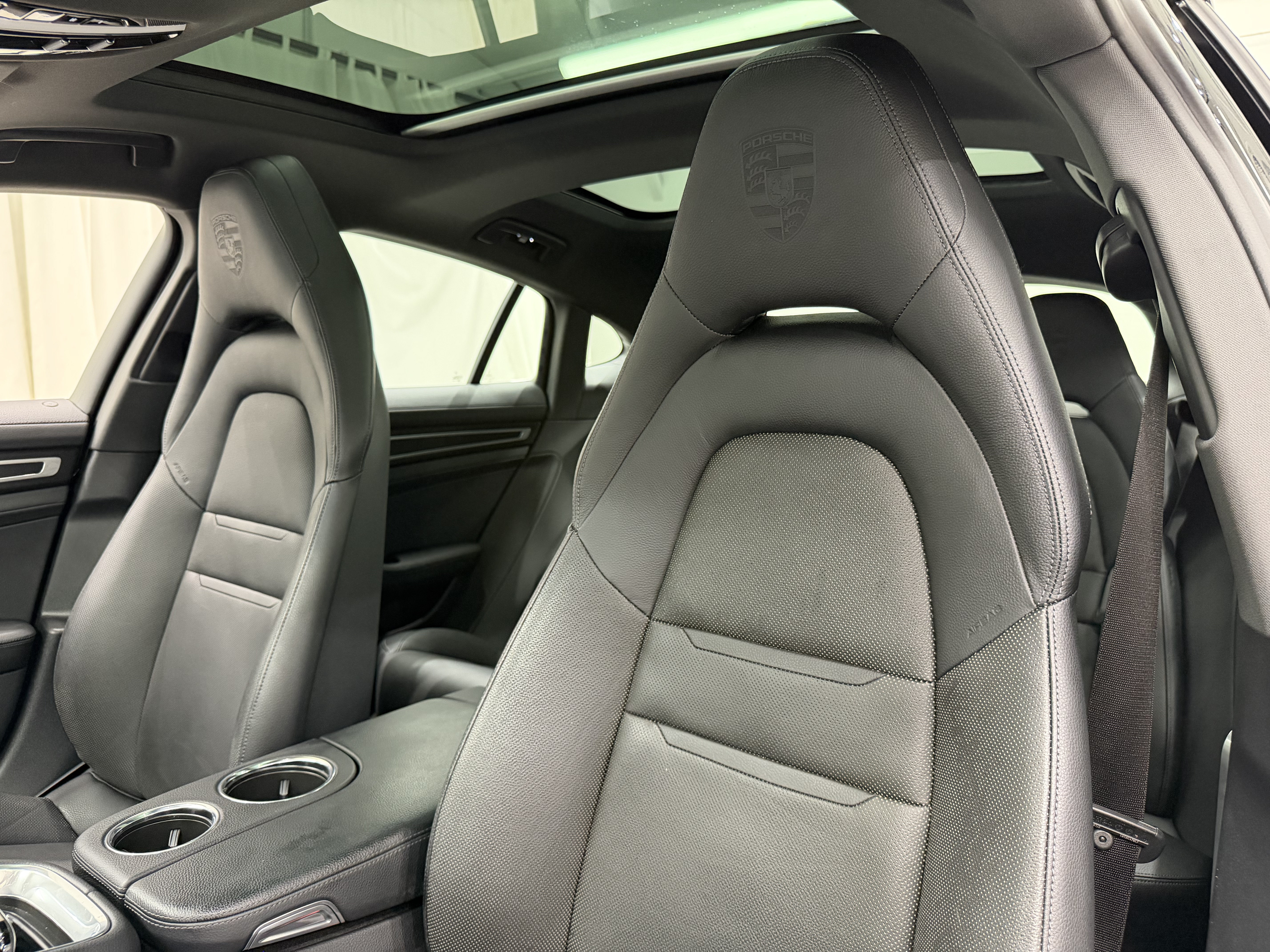 Certified 2023 Porsche Panamera 4 Platinum Edition AWD/4WD image 5