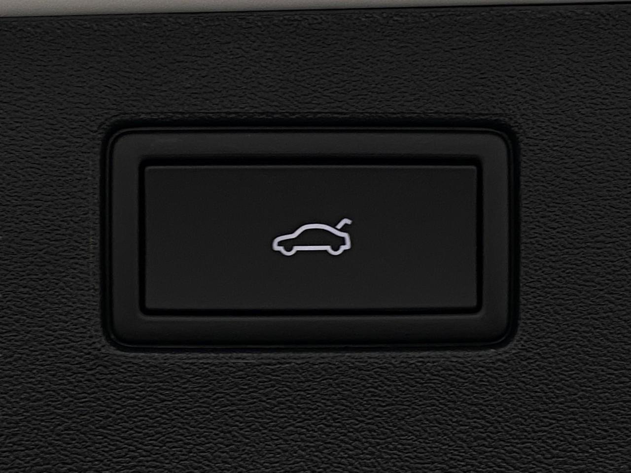 New 2026 Volkswagen Tiguan SE image 6