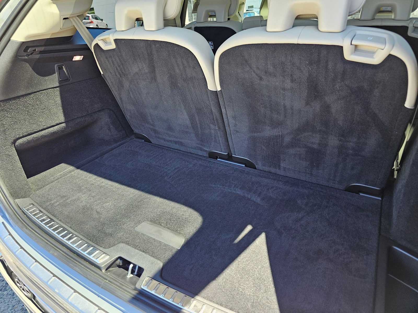Certified 2025 Volvo XC90 T8 Ultra w/ Protection Package Premier AWD/4WD image 17