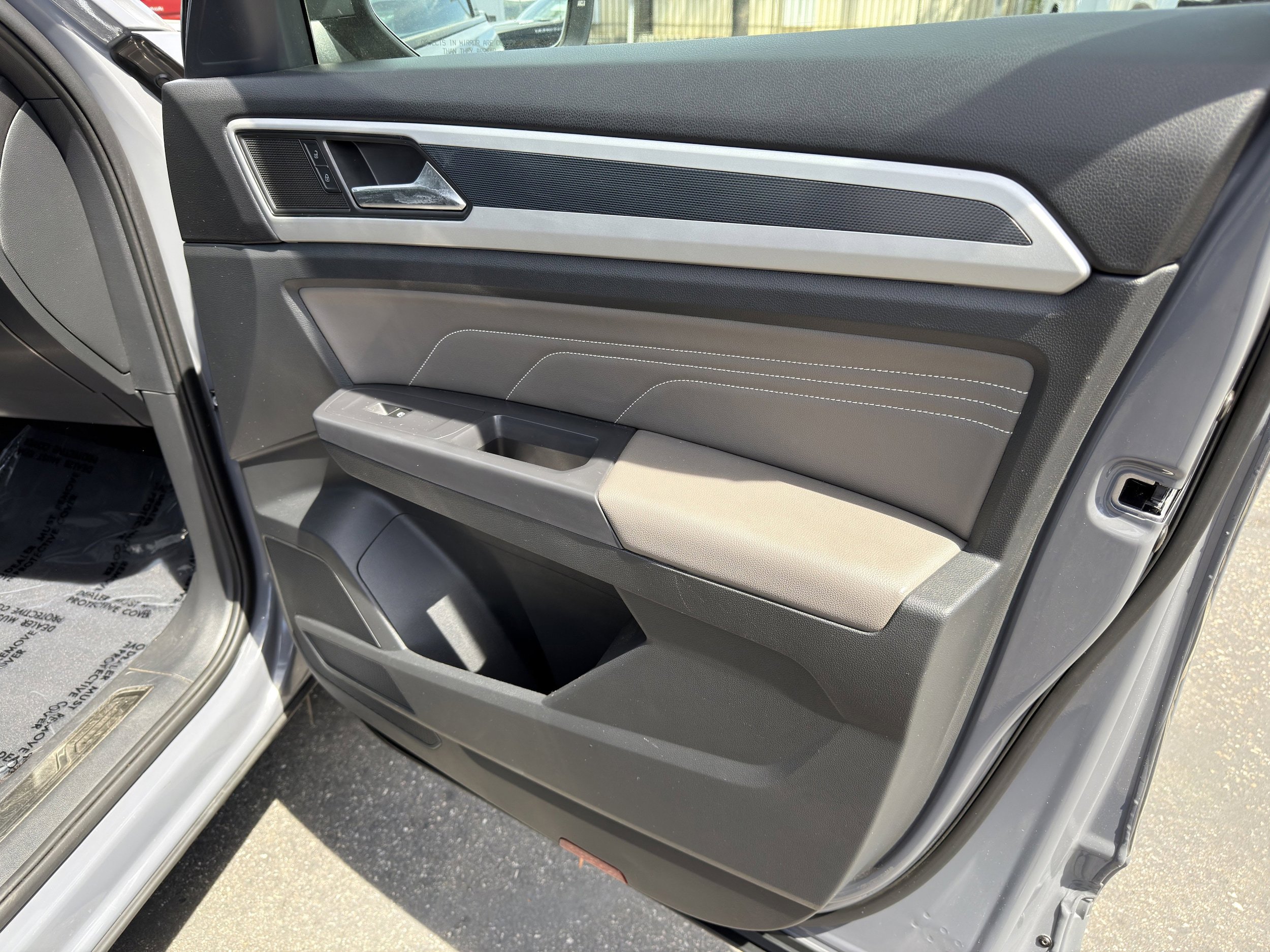 Used 2021 Volkswagen Atlas Cross Sport SE w/ Panoramic Sunroof Package FWD image 11