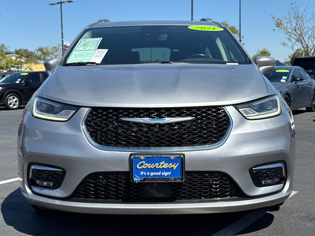 Used 2021 Chrysler Pacifica Touring-L image 4