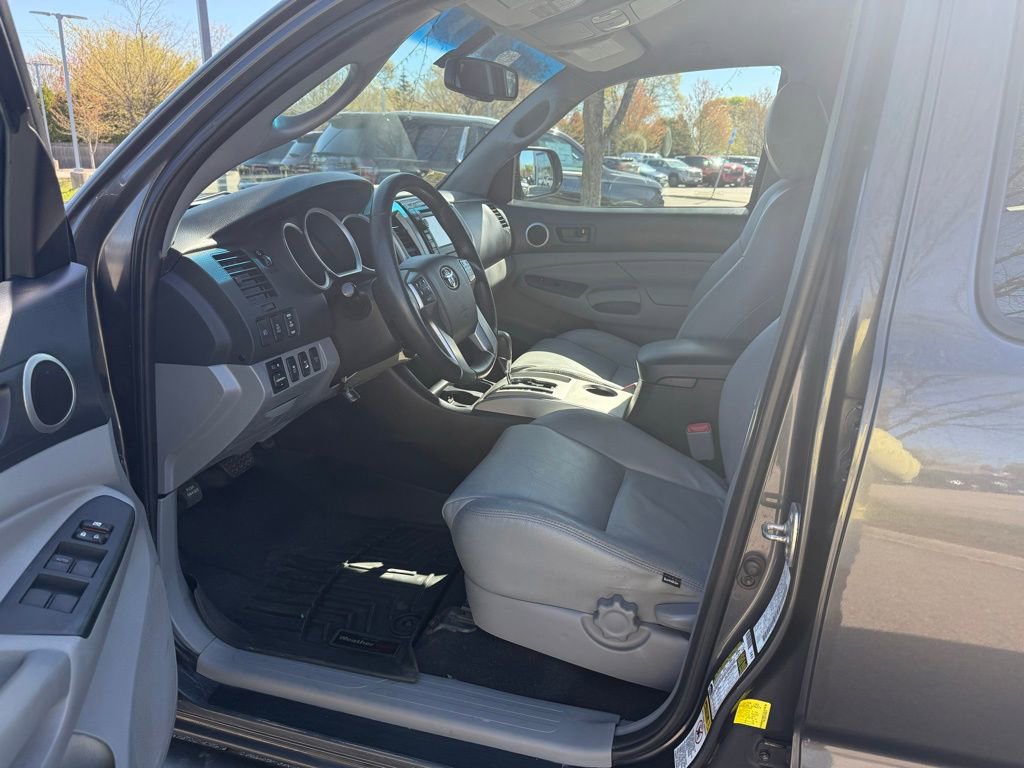 Used 2013 Toyota Tacoma 4x4 Double Cab w/ TRD Off-Road Pkg image 12