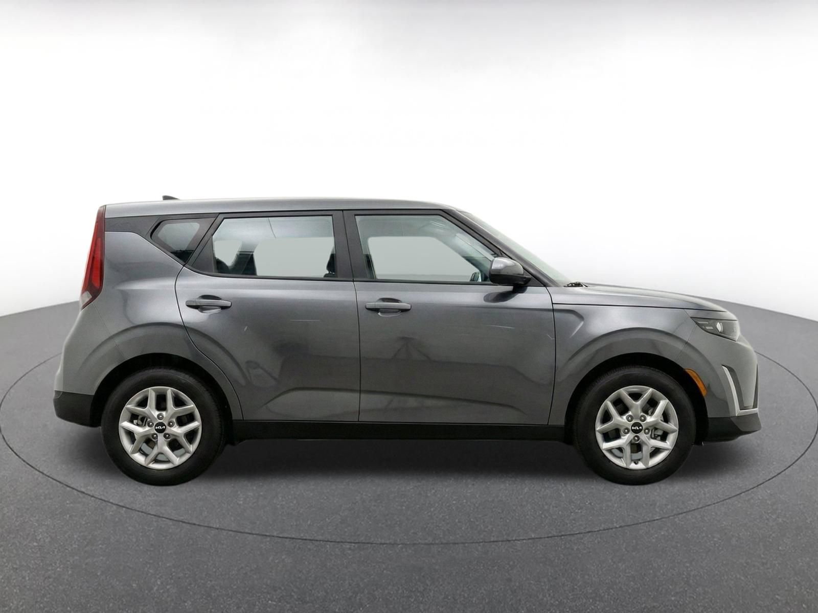 Used 2025 Kia Soul LX w/ LX Technology Package FWD image 10