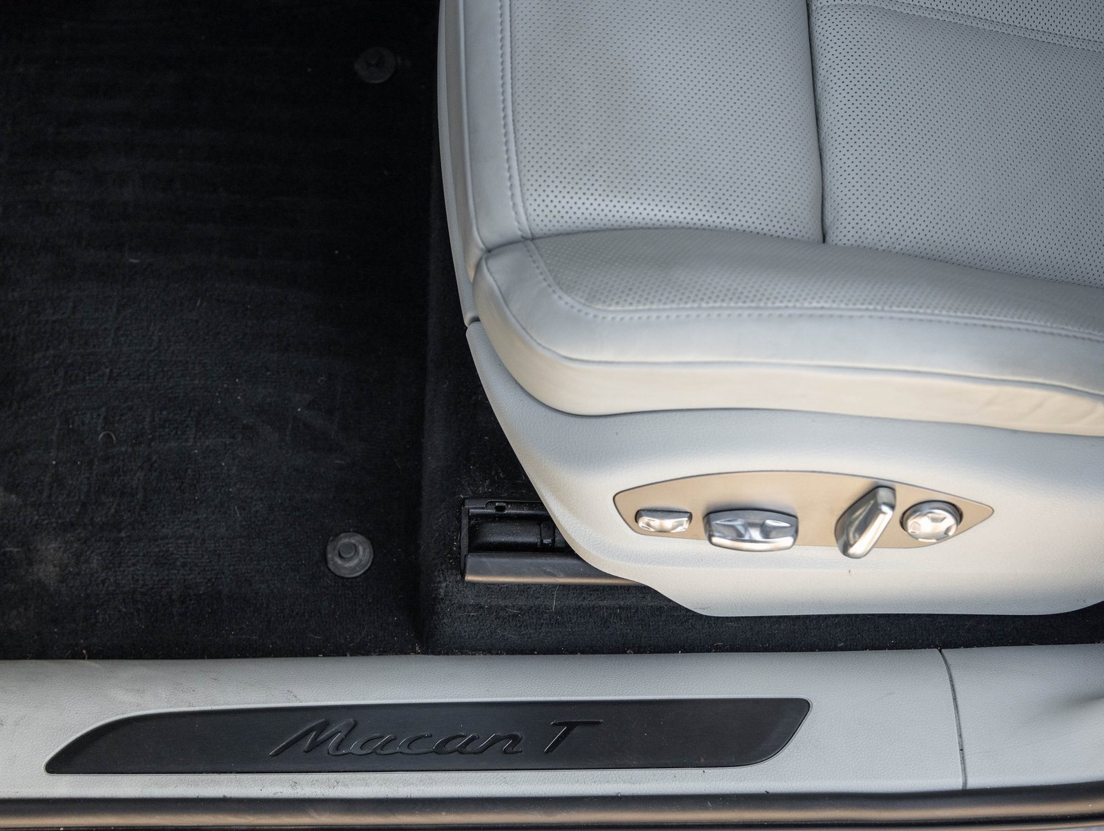 Used 2024 Porsche Macan Turbo image 20