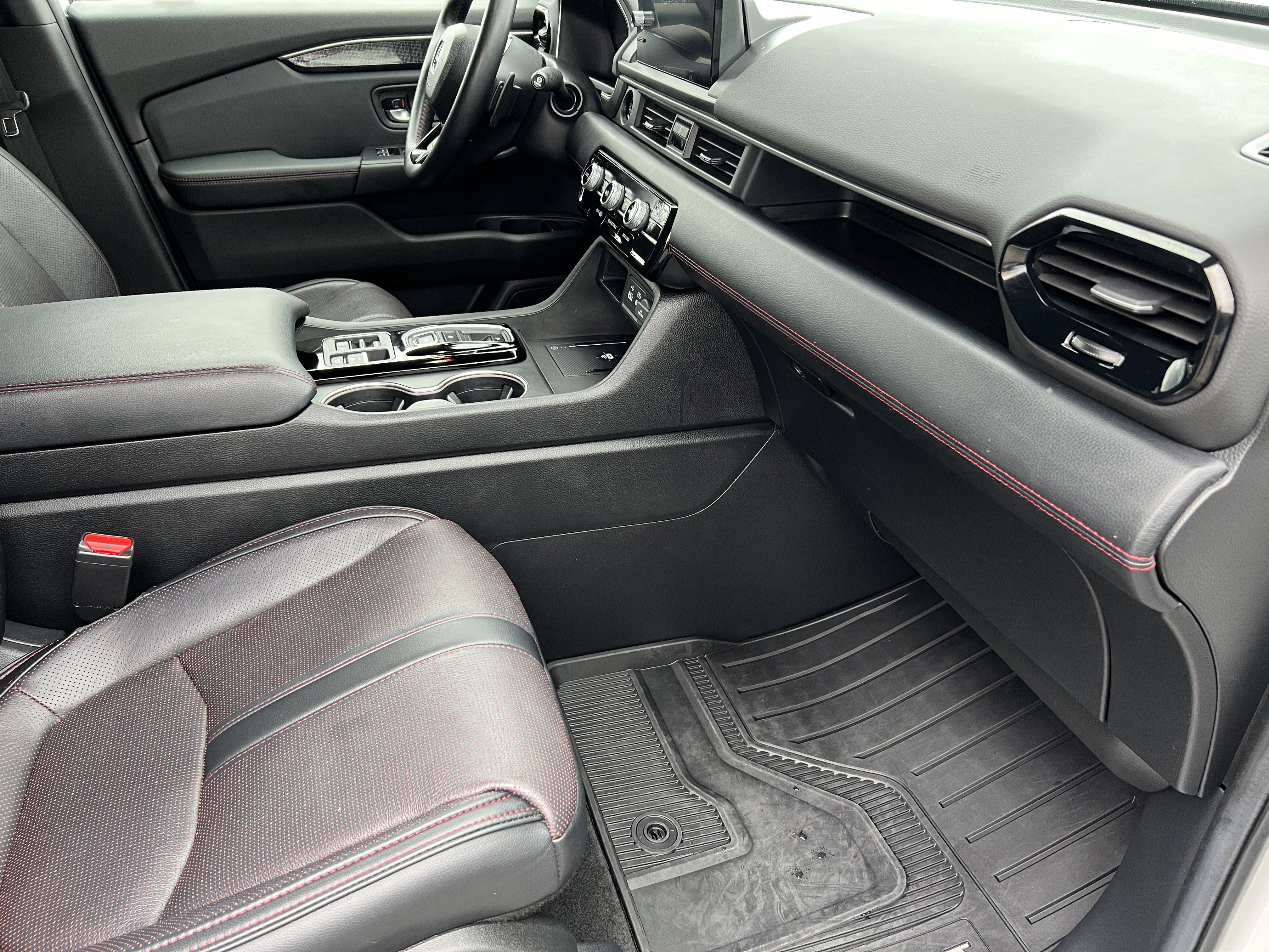 Used 2025 Honda Pilot Black Edition image 26