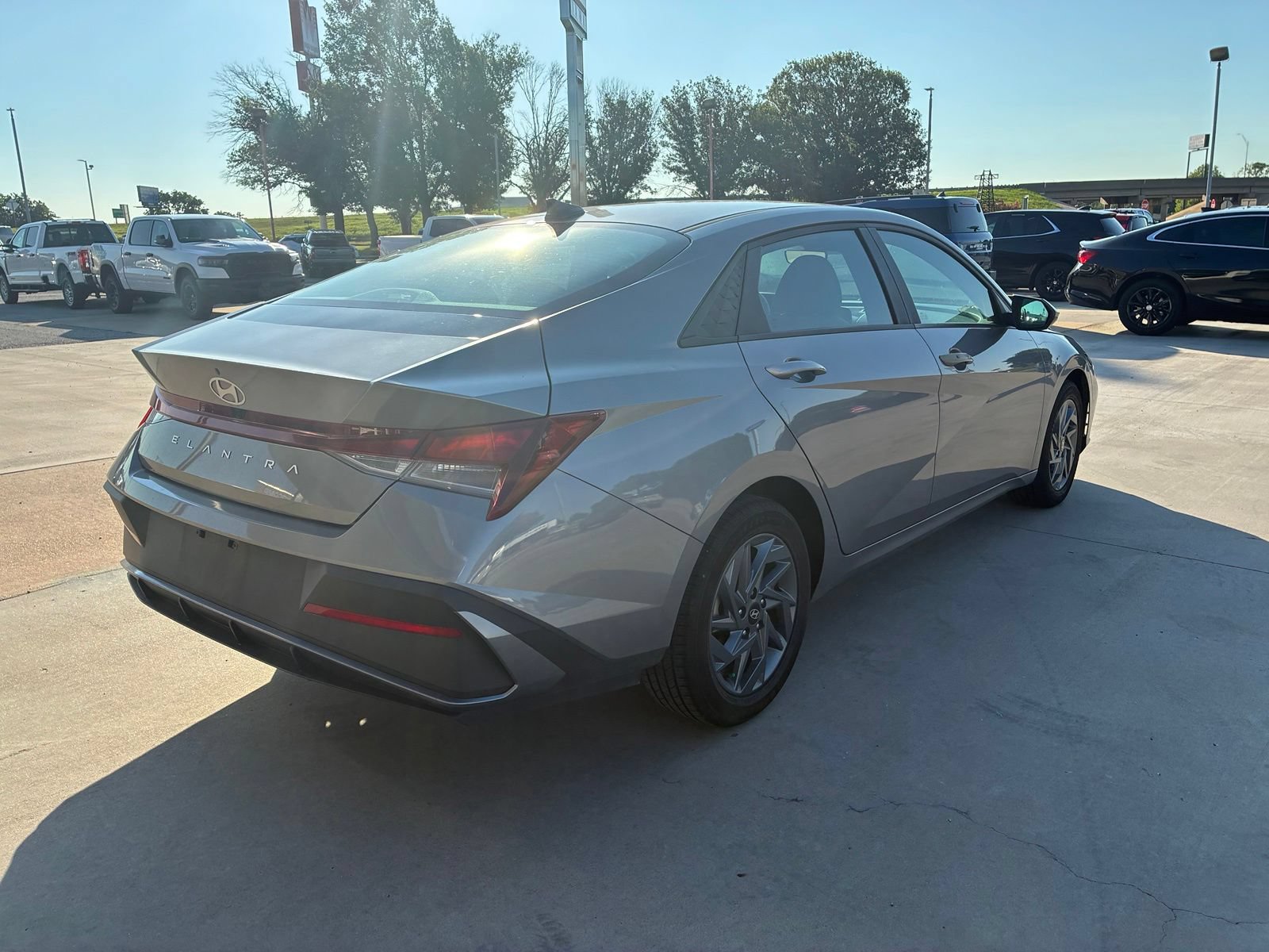 Used 2024 Hyundai Elantra SEL FWD image 10