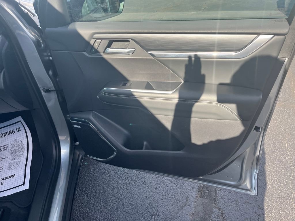 Used 2025 GMC Acadia Elevation image 30