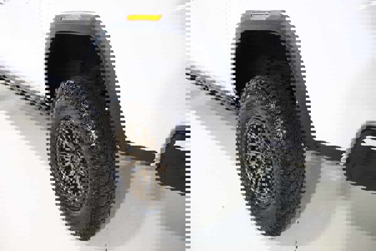 Used 2023 GMC Canyon AT4X image 71