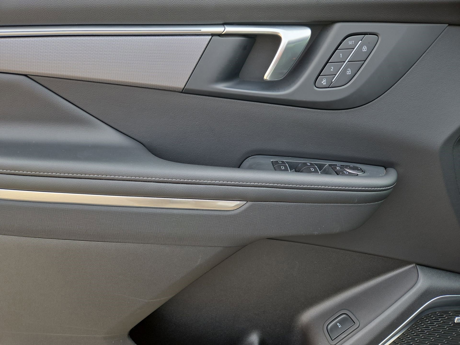 Used 2025 Buick Enclave Sport Touring w/ Power Package image 15