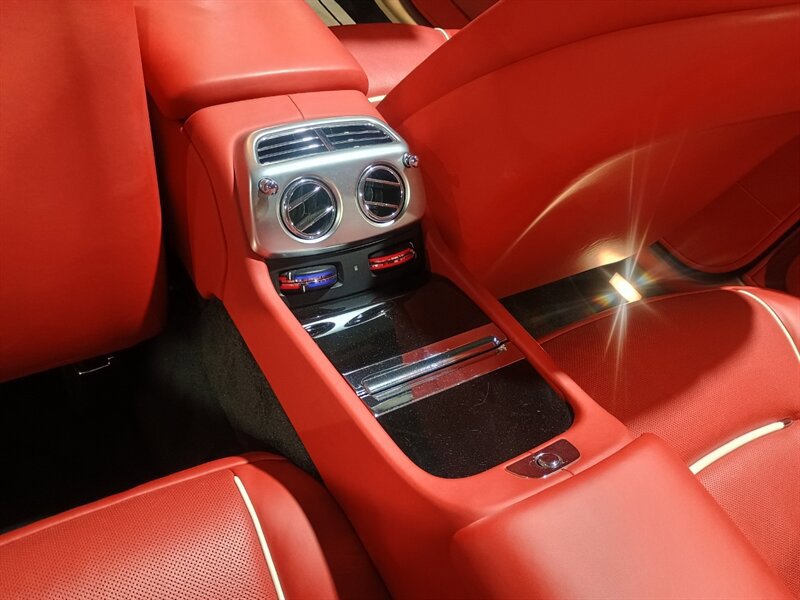 Used 2018 Rolls-Royce Dawn image 10