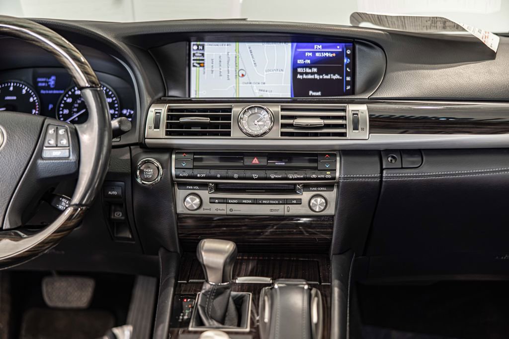 Used 2017 Lexus LS 460 w/ Comfort Package image 40