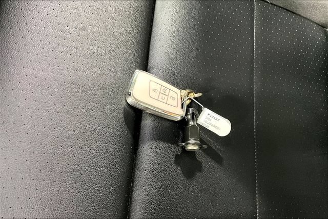 Used 2023 Volkswagen Atlas SE AWD/4WD image 32