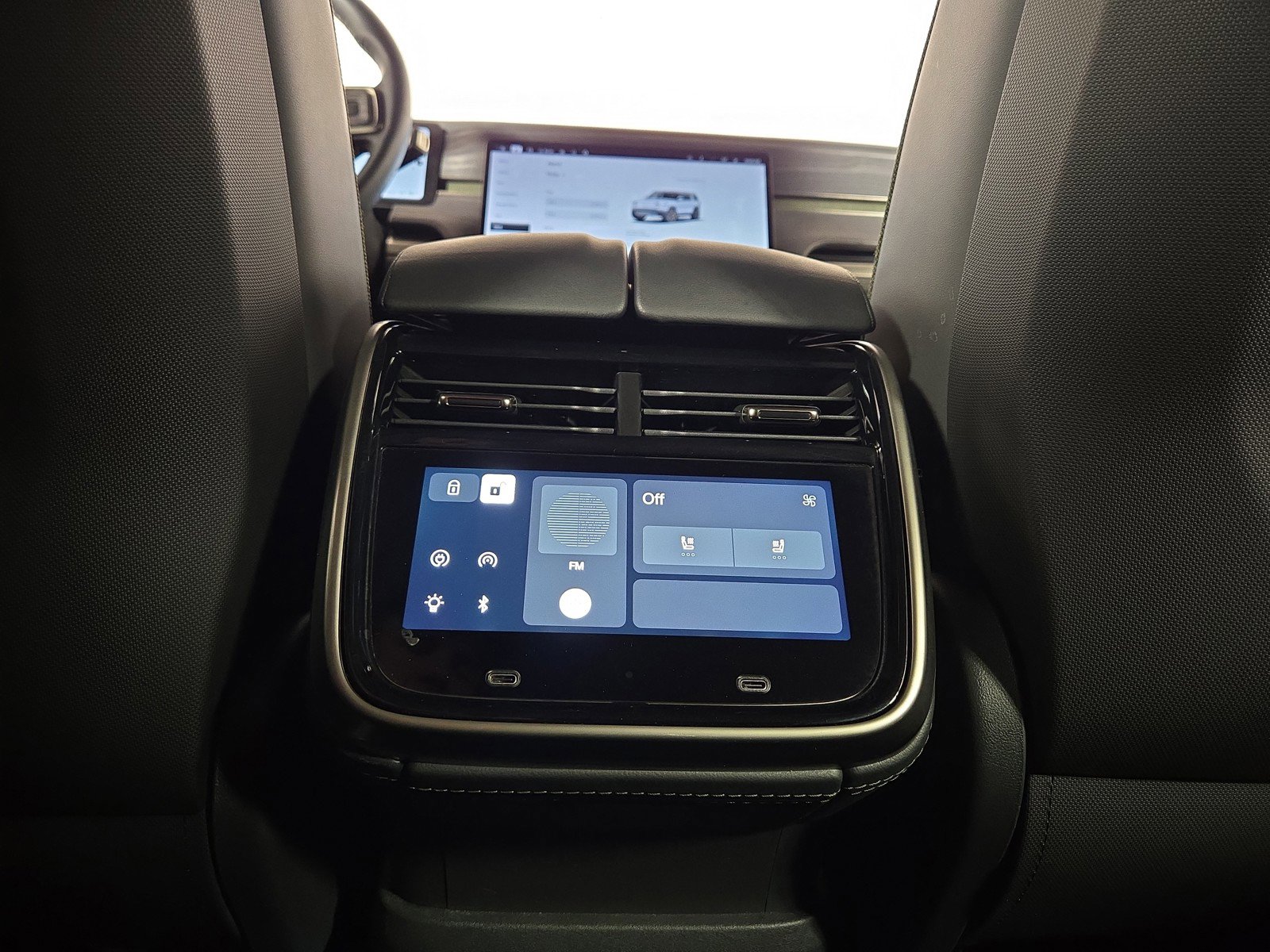 Used 2024 Rivian R1S Adventure image 30