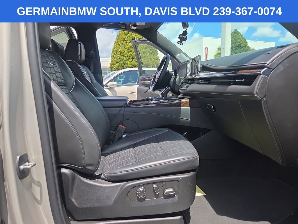 Used 2022 Cadillac Escalade ESV Sport Platinum w/ LPO, ONYX Package AWD/4WD image 16
