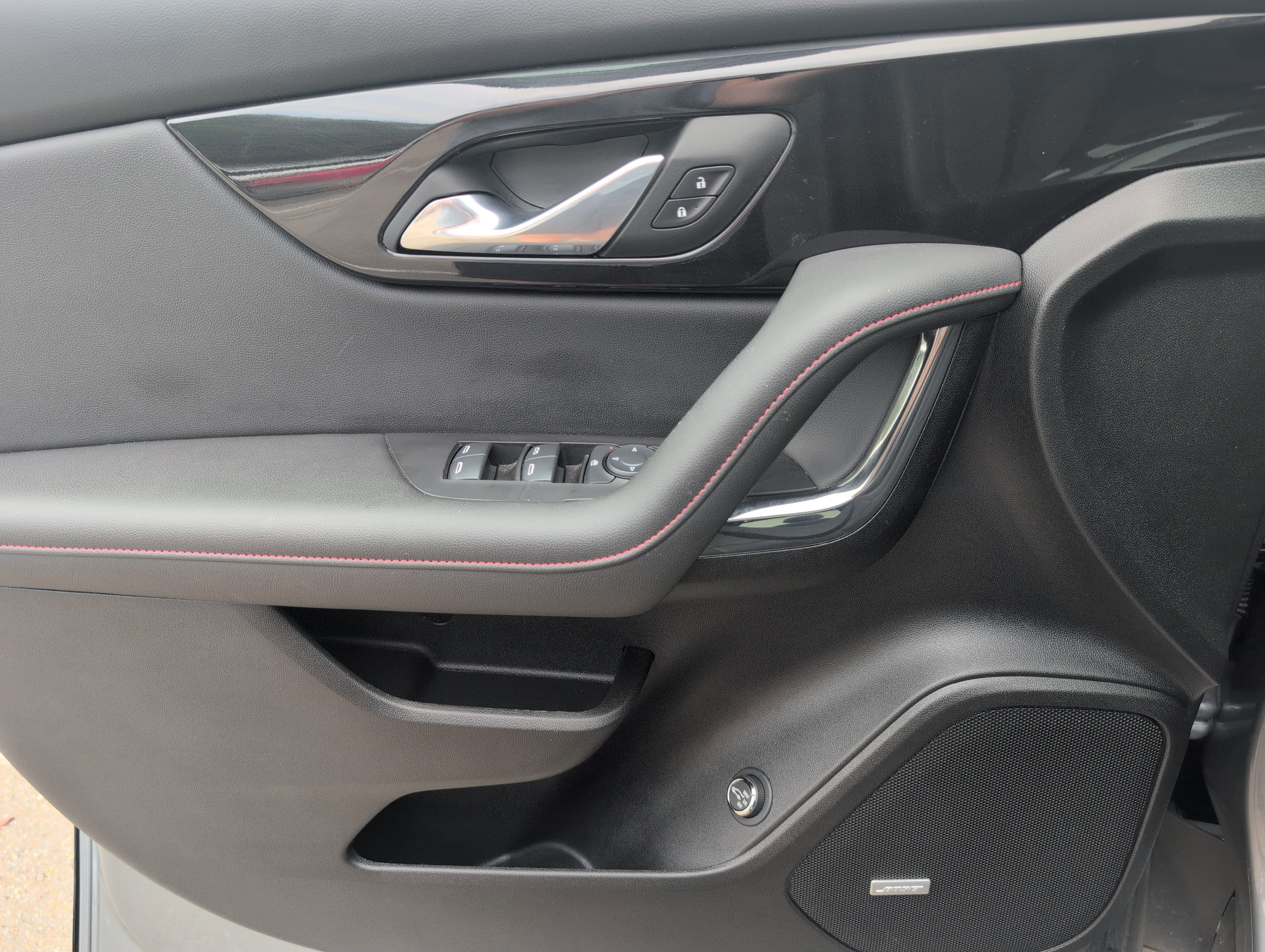 Certified 2025 Chevrolet Blazer RS FWD image 15