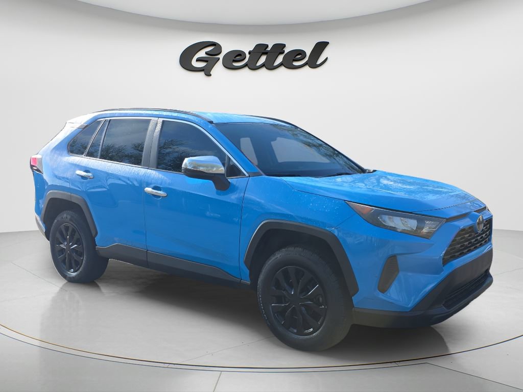 Used 2020 Toyota RAV4 LE image 10