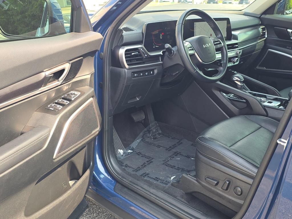 Certified 2025 Kia Telluride S FWD image 9