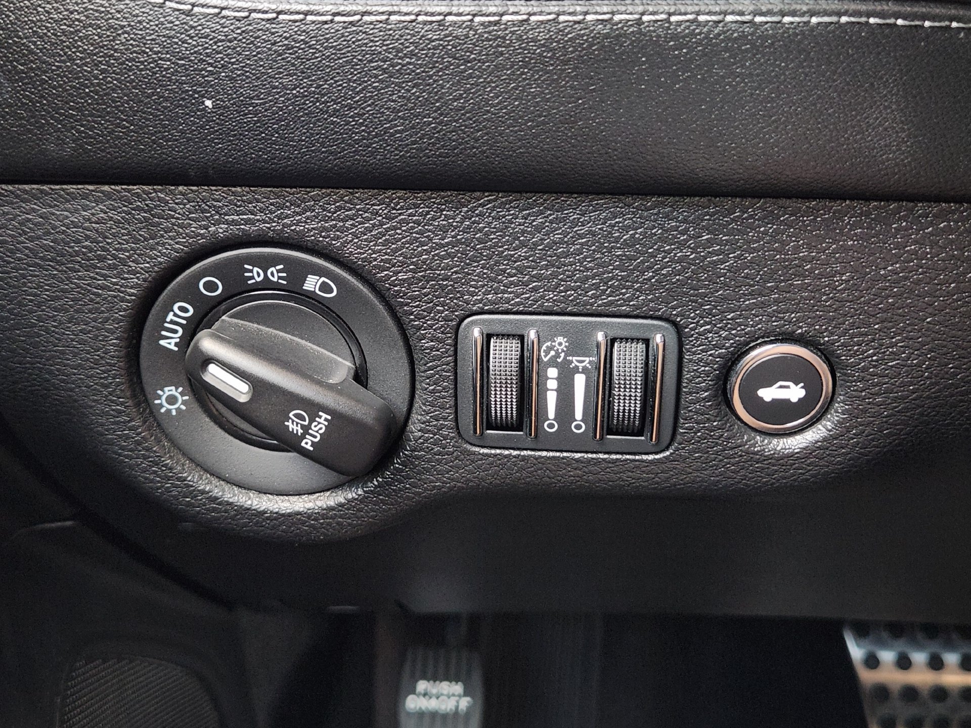Used 2019 Dodge Charger Scat Pack w/ Technology Group RWD image 23