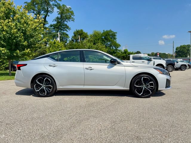 Used 2024 Nissan Altima 2.5 SR FWD image 7