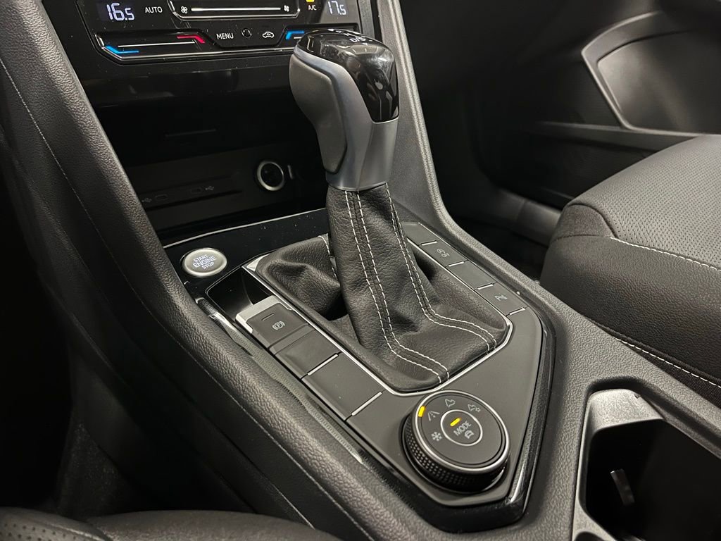 New 2025 Volkswagen Taos SEL image 14