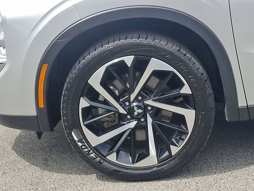 Used 2024 Mitsubishi Outlander SE Black Edition image 10