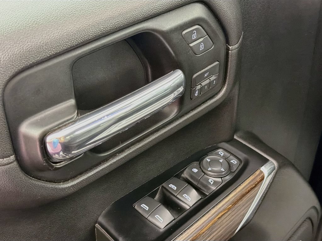 Used 2019 Chevrolet Silverado 1500 High Country w/ Technology Package AWD/4WD image 18