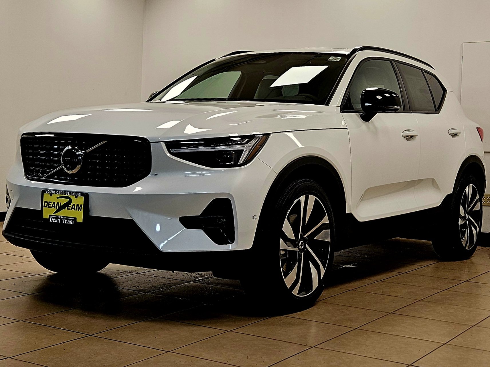 New 2026 Volvo XC40 B5 Ultra w/ Climate Package AWD/4WD image 4