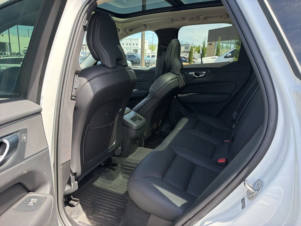 Used 2024 Volvo XC60 B5 Plus w/ Protection Package Premier AWD/4WD image 9