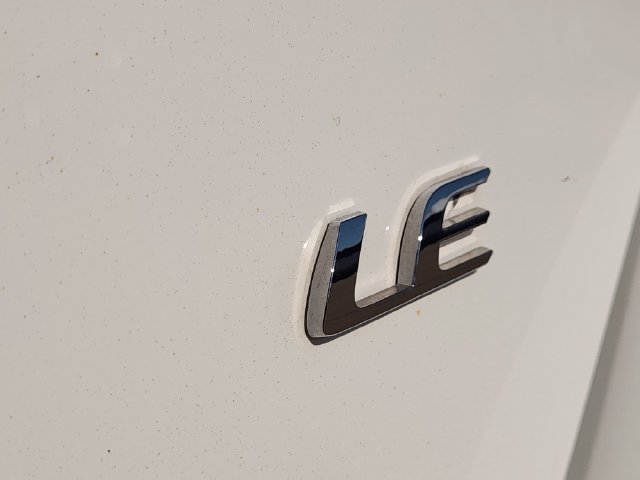 Used 2018 Toyota Corolla LE FWD image 7