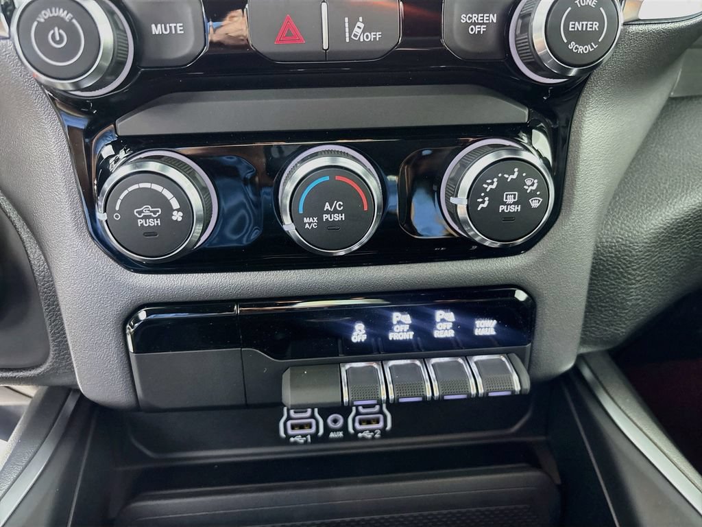 New 2026 RAM 1500 Express AWD/4WD image 11