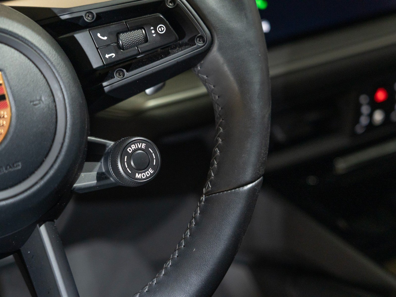 Used 2026 Porsche Cayenne AWD/4WD image 23