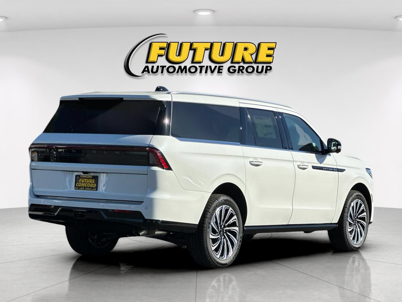 New 2027 Lincoln Navigator L Black Label AWD/4WD image 3