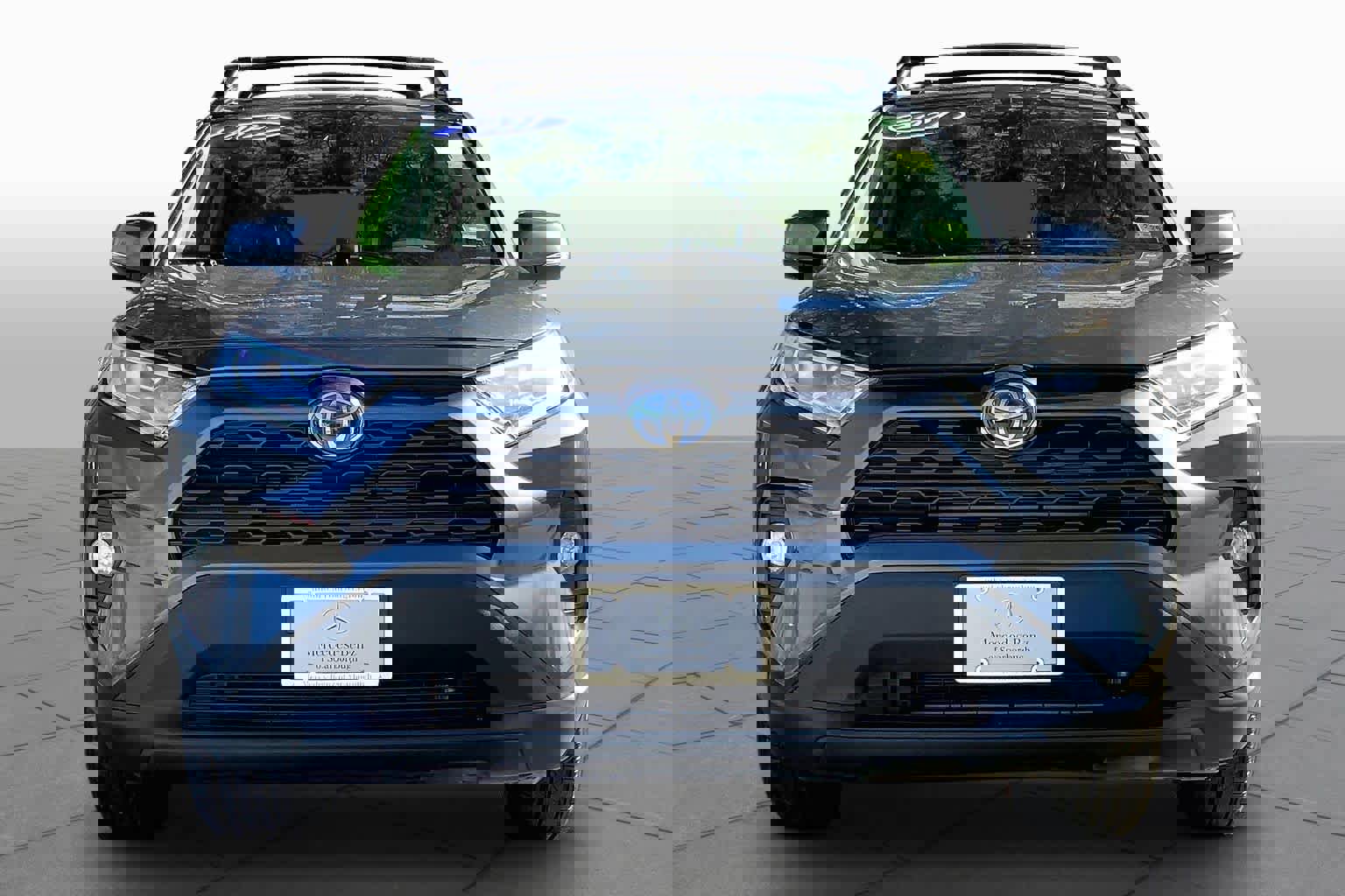 Used 2021 Toyota RAV4 XLE w/ Convenience Package AWD/4WD image 4