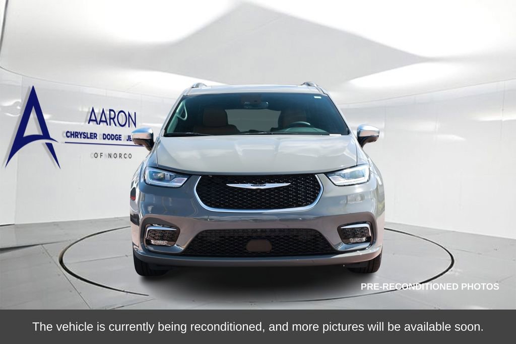 Used 2023 Chrysler Pacifica Pinnacle image 4