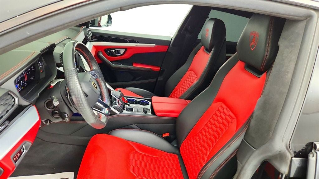 Used 2019 Lamborghini Urus AWD/4WD image 29