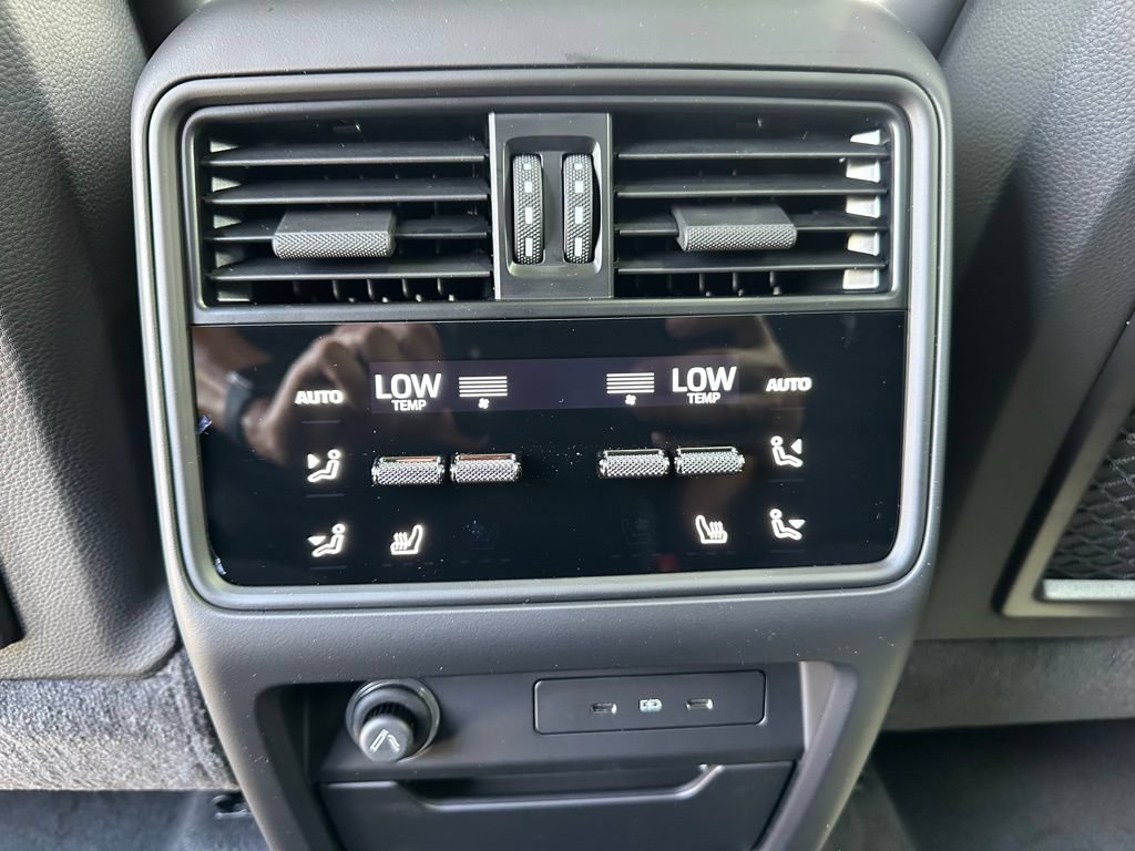 Certified 2025 Porsche Cayenne E-Hybrid Coupe AWD/4WD image 35