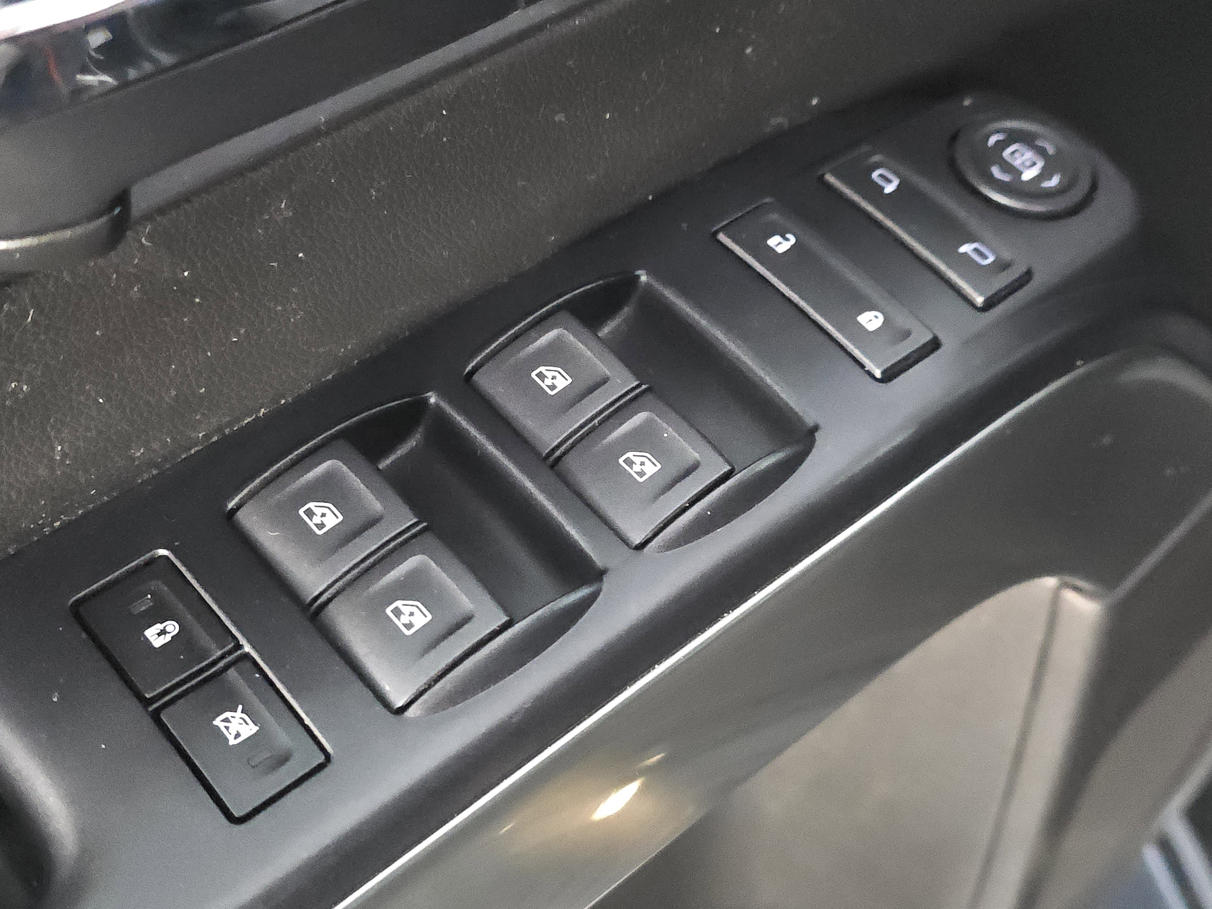 Used 2018 Chevrolet Silverado 1500 LT w/ All Star Edition image 28