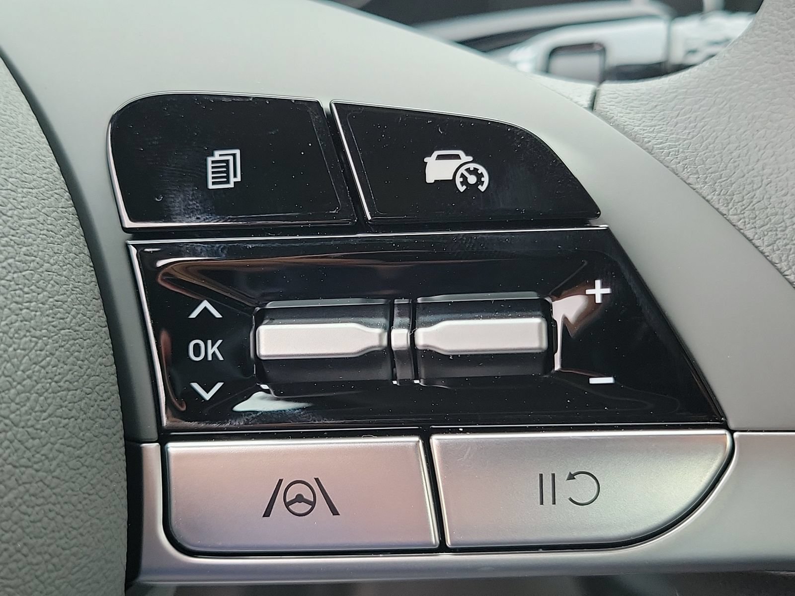 New 2026 Hyundai Elantra SE FWD image 9