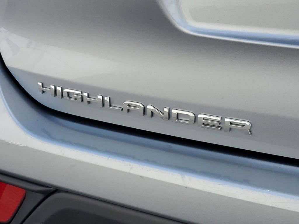 Used 2024 Toyota Highlander LE image 9