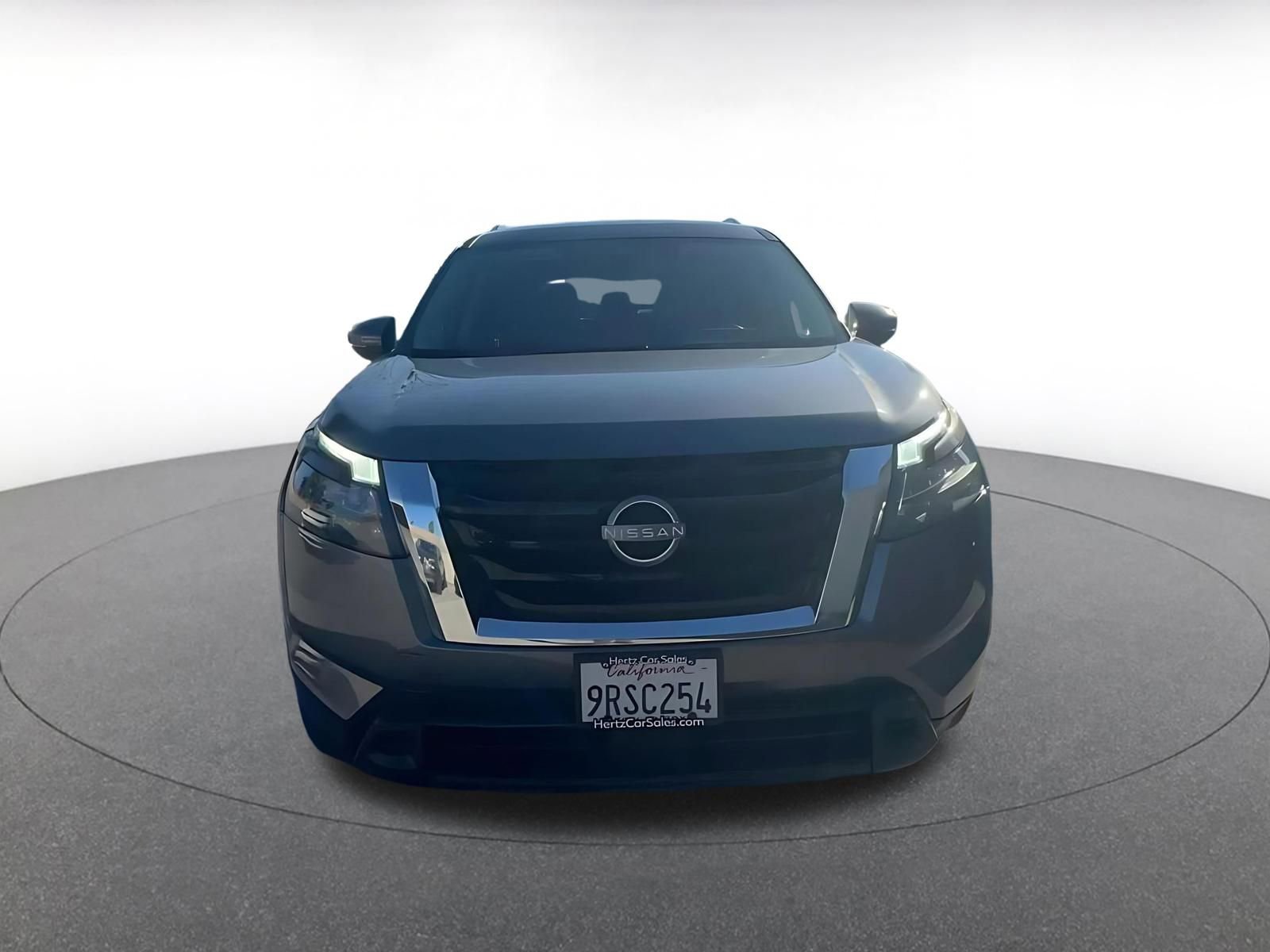 Used 2025 Nissan Pathfinder SV image 4