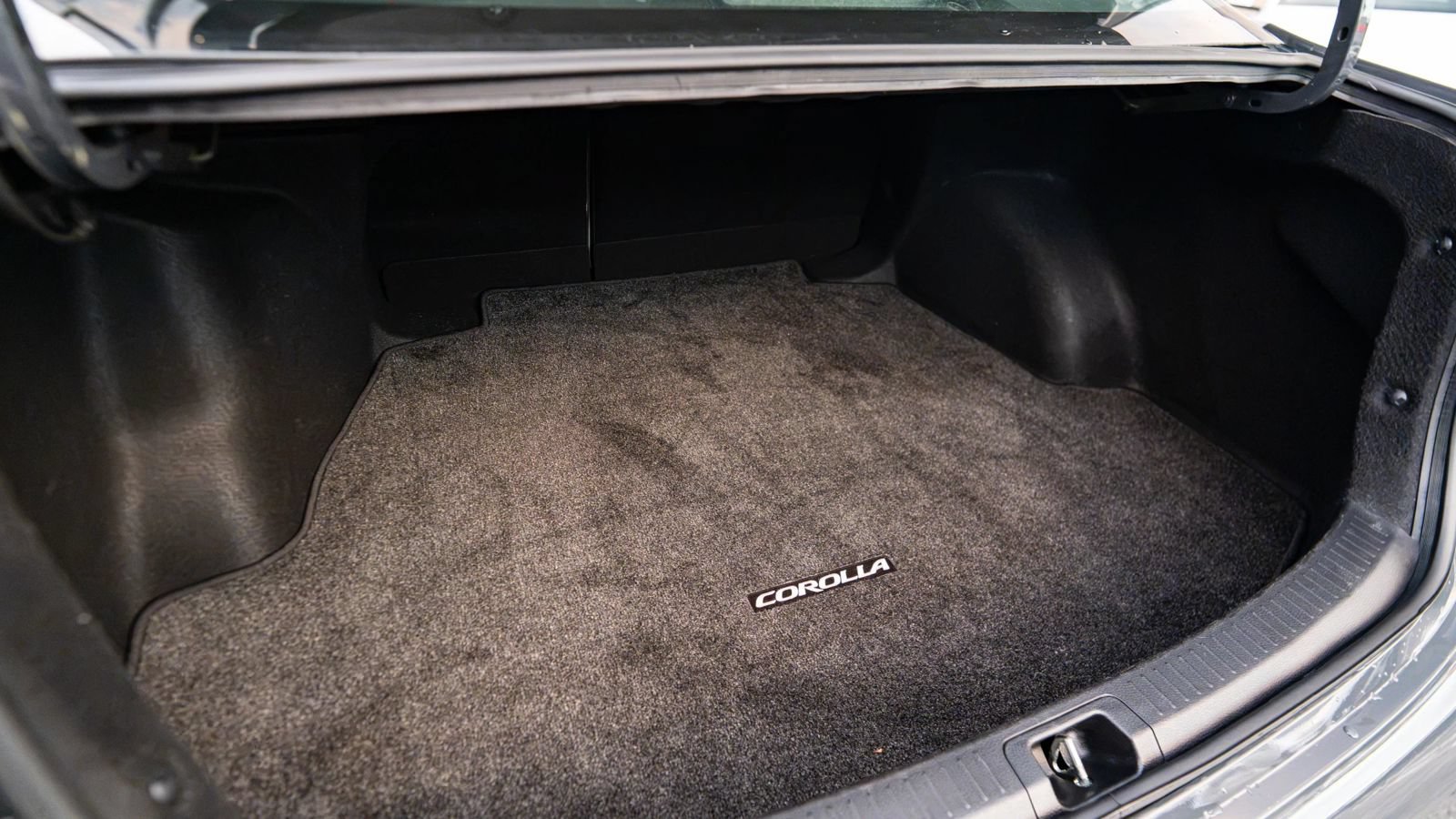 Used 2024 Toyota Corolla LE FWD image 18