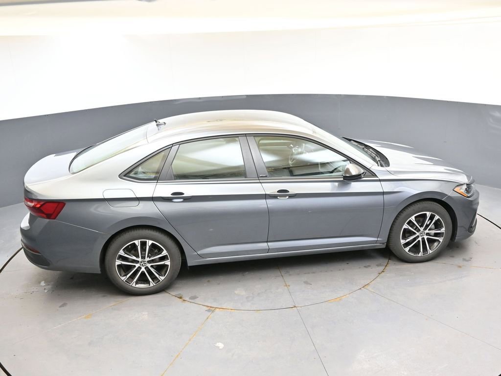 Used 2025 Volkswagen Jetta Sport image 40